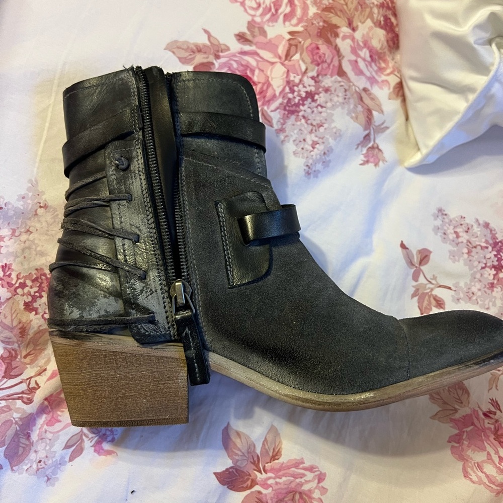Roan by Bed Stu jag suede ankle boot Gray/Black genuine leather size 6. New - Picture 7 of 7
